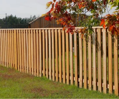 Natural wood shadowbox fence with alternating pickets